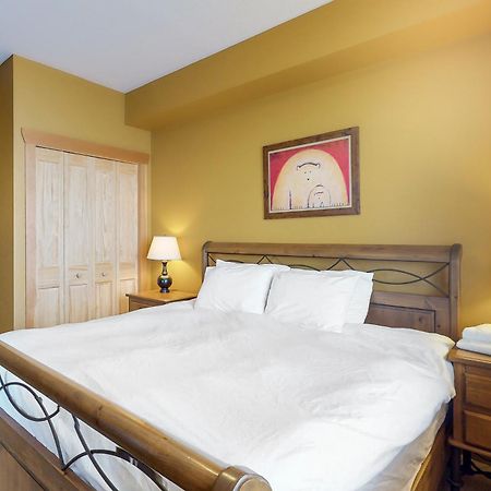 Glacier Lodge Big White Ski Resort Номер фото
