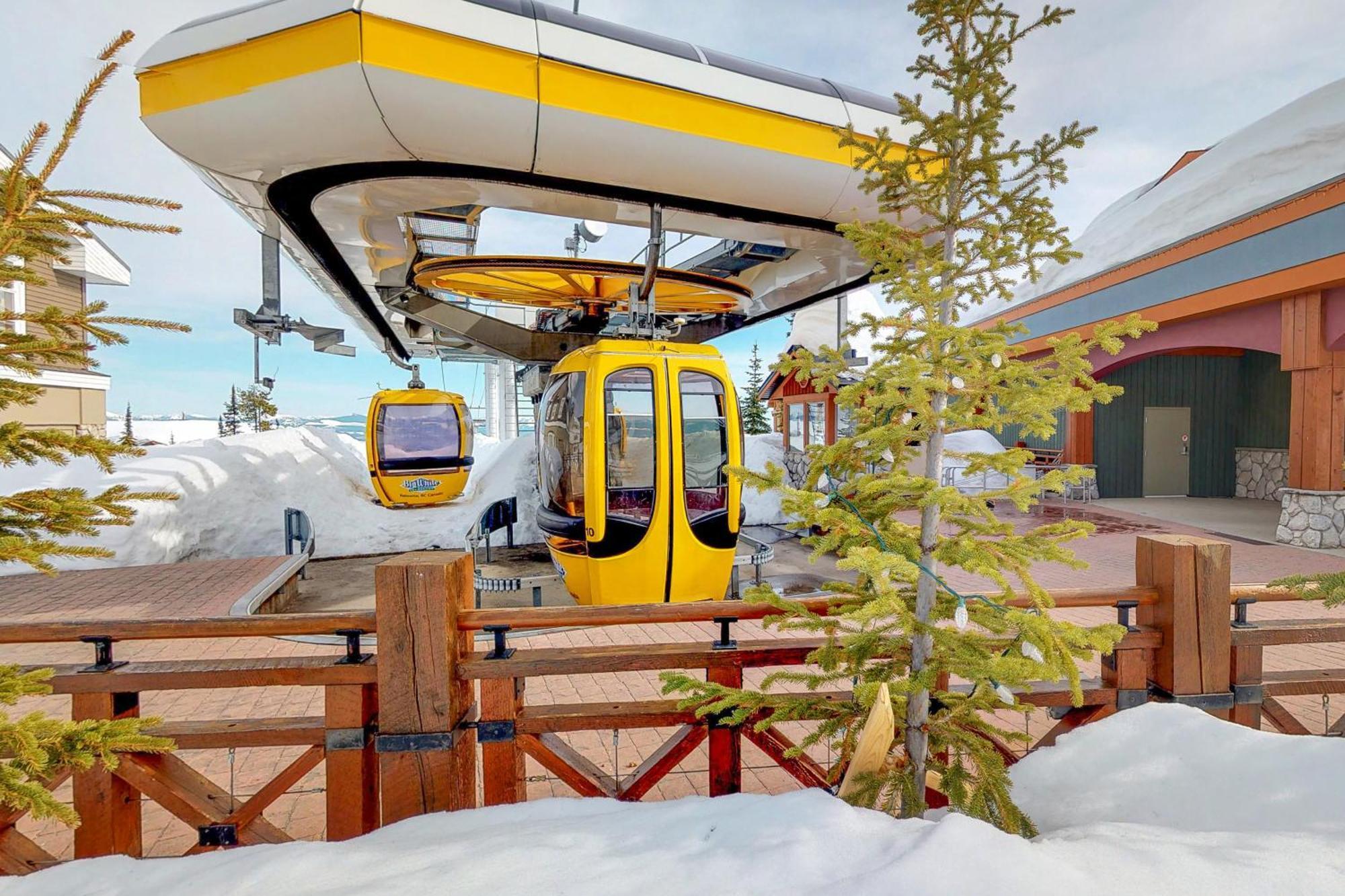 Glacier Lodge Big White Ski Resort Номер фото